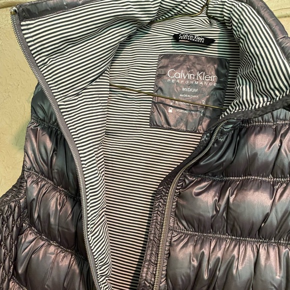Calvin Klein Performance Vest - Picture 4 of 5